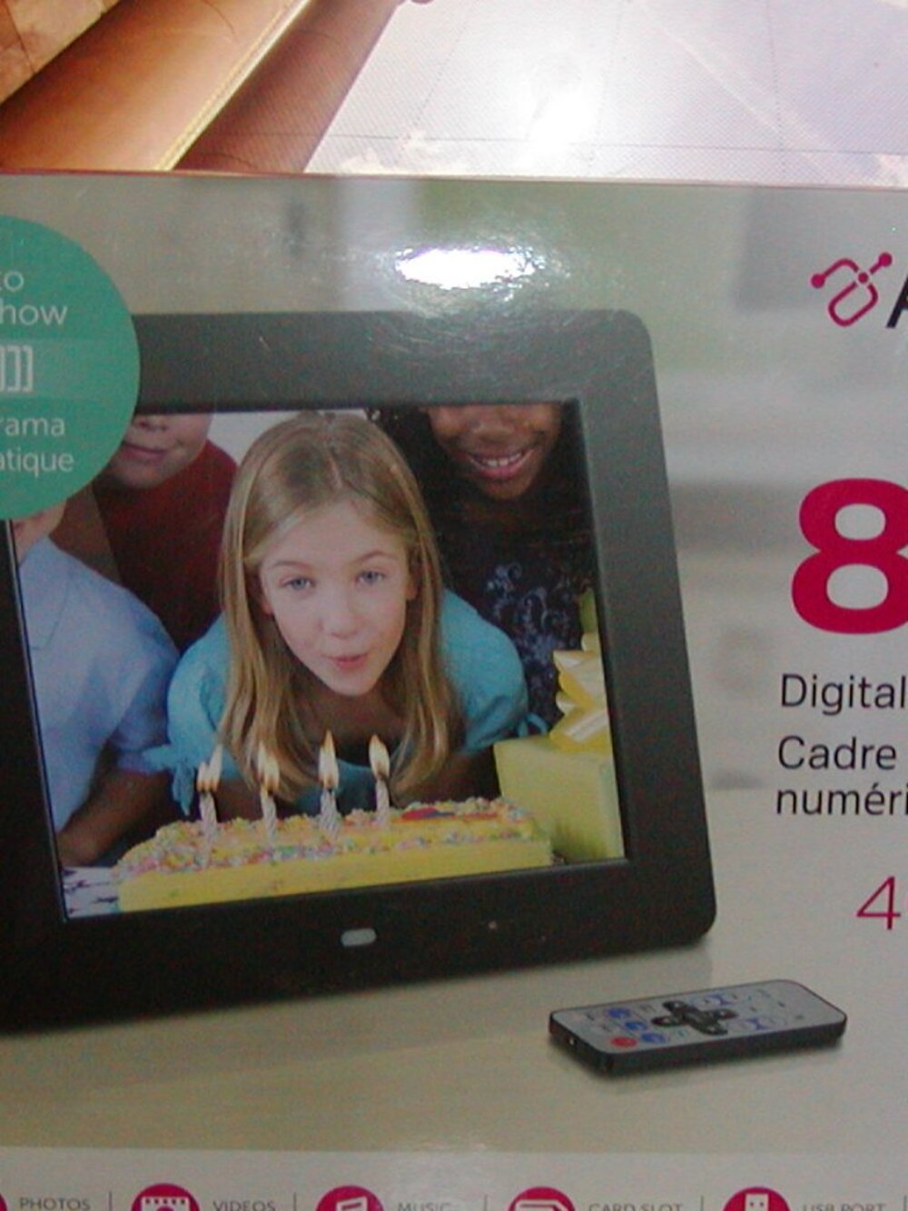 Digital 8" Photo Frame - Picture 3 of 7